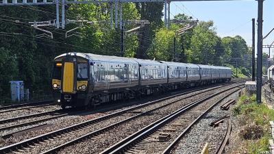 photo of 387142 at Acton Main Line