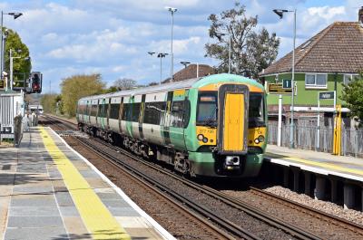 377106 at Warblington. &copy; Bestieboy