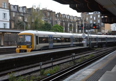 465161 at London Victoria. &copy; AJax
