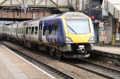 195110 at Manchester Victoria. &copy; Davejones12