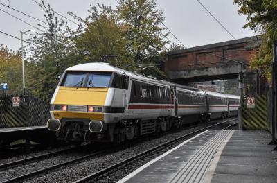 91105 at Outwood. &copy; Brodie