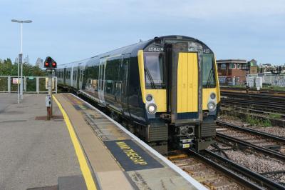 458419 at Clapham Junction. &copy; llamafish