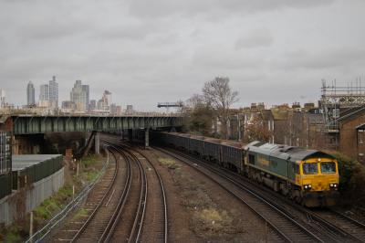 66618 at Culvert Road Bridge. &copy; Zain