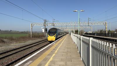 390121 at Cheddington. &copy; Luivery