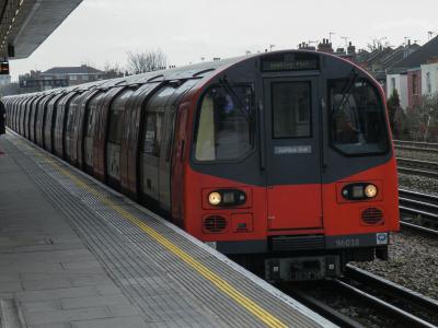 LU96028 at Dollis Hill. &copy; llamafish