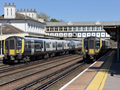 450081,450052 at Eastleigh. &copy; Luivery
