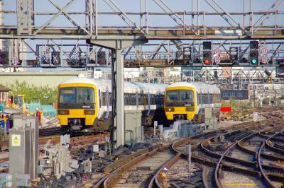 465012,465043 at London Bridge. &copy; Shotts