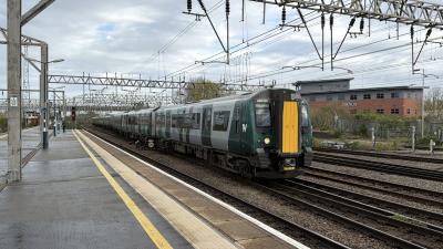 350120 at Crewe. &copy; Luivery