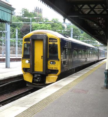 158731 at Edinburgh Waverley. &copy; Geoff