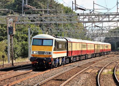 90001 at Rugeley Trent Valley. &copy; stevexos