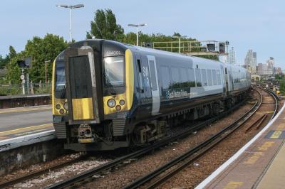 444001 at Clapham Junction. &copy; llamafish