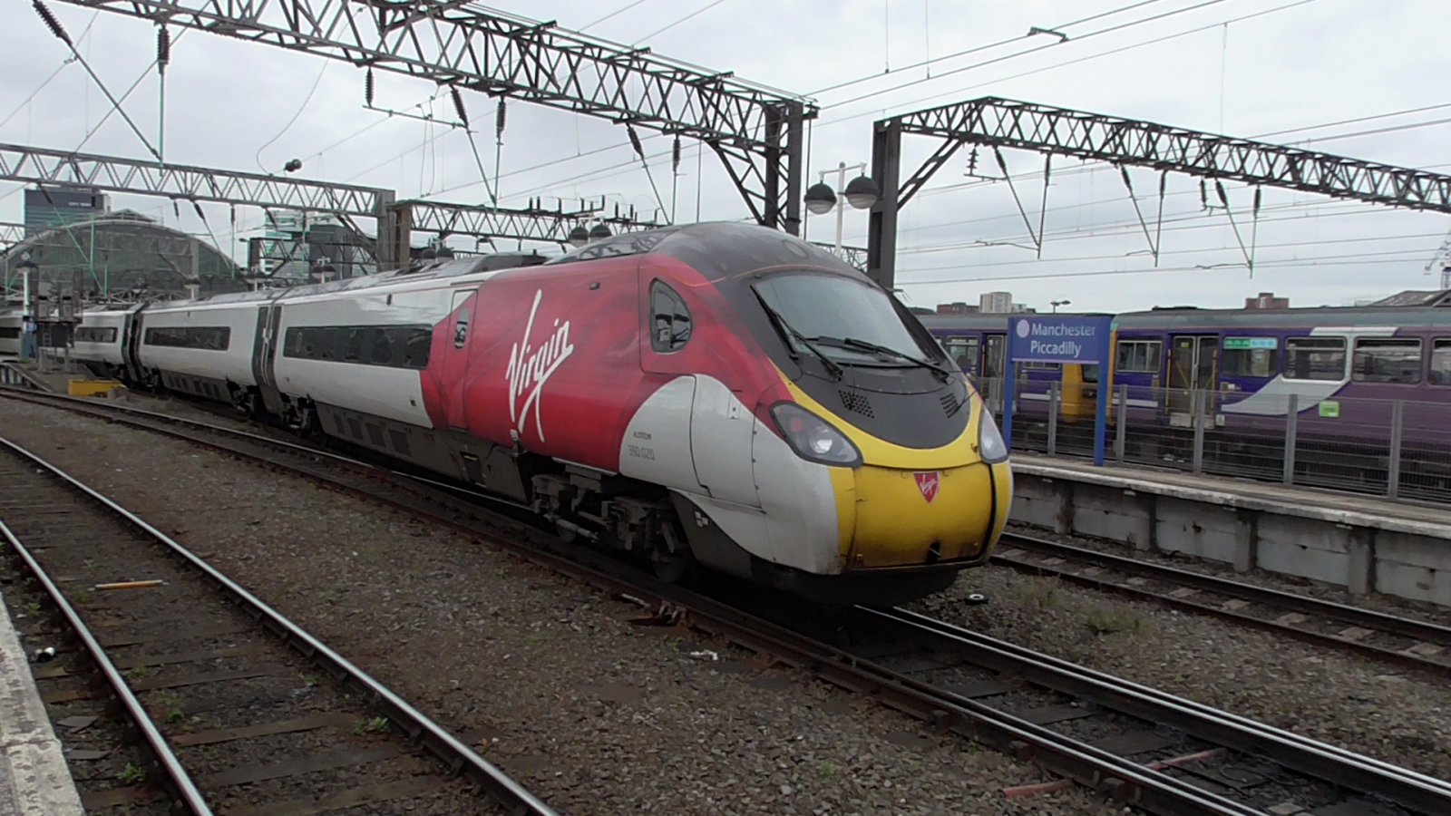 Photo of 390020 at Manchester Piccadilly — trainlogger