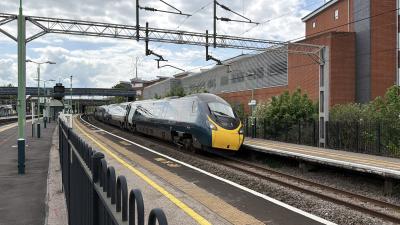 390010 at Wolverton. &copy; Luivery
