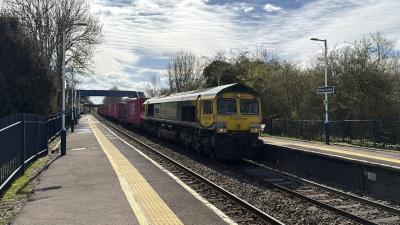 66528 at Kings Sutton. &copy; Luivery