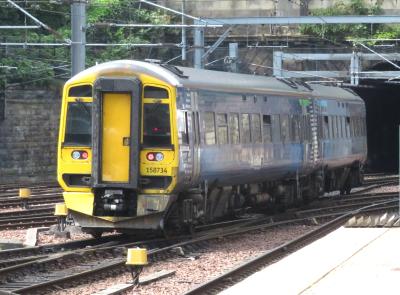 158734 at Edinburgh Waverley. &copy; Geoff