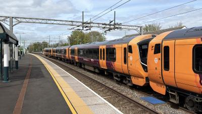 730010 at Wolverton. &copy; Luivery