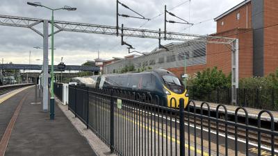 390020 at Wolverton. &copy; Luivery