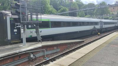 42557 coach at Edinburgh Waverley. &copy; Geoff