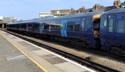 375920 at Tonbridge. &copy; Geoff