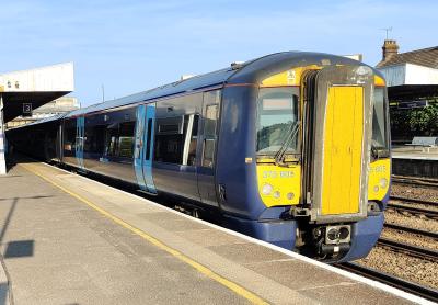 375605 at Tonbridge. &copy; Geoff