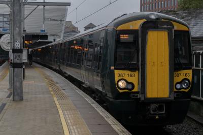 387163 at Reading. &copy; Harry Bennellick