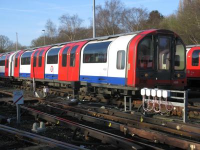 LU91003 at Loughton (LU). &copy; Byron5574