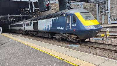 43133 at Glasgow Queen Street. &copy; Geoff