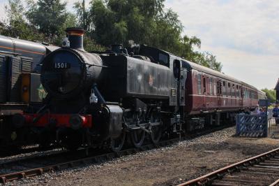 1501 steam at Barrow Hill. &copy; South Coast Trainspotter