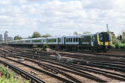 444026 at Clapham Junction. &copy; llamafish