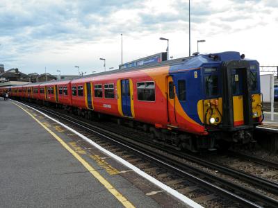 5866 at Clapham Junction. &copy; llamafish