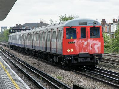 LU5046 at Dollis Hill. &copy; llamafish