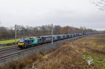 88006 at Winwick. &copy; stevexos