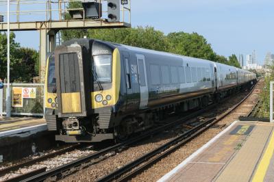 444010 at Clapham Junction. &copy; llamafish