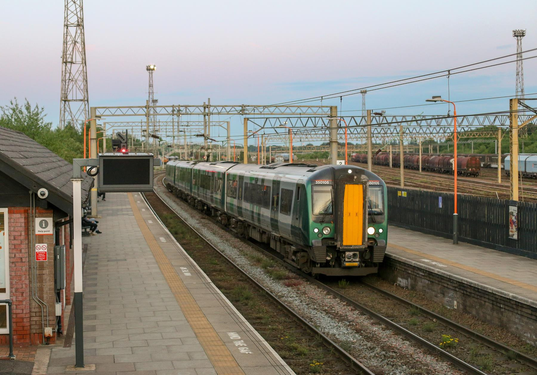 Photo of 350105 at Bescot Stadium — trainlogger