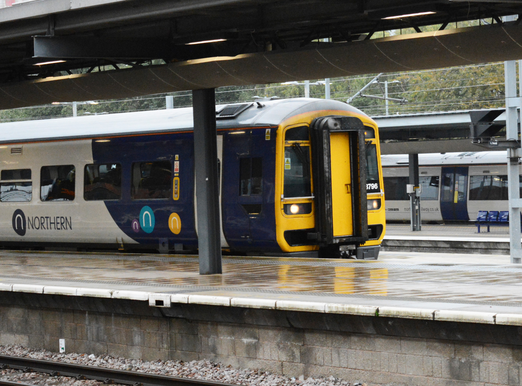 Photo of 158796 at Leeds — trainlogger