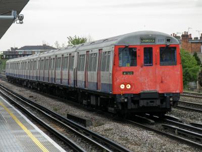 LU5177 at Dollis Hill. &copy; llamafish