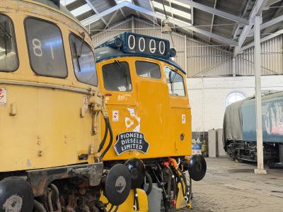 25059 at Barrow Hill. &copy; Luivery