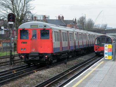 LU5108 at Dollis Hill. &copy; llamafish
