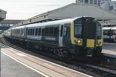 444043 at Clapham Junction. &copy; llamafish