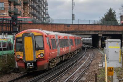 387208 at Clapham Junction. &copy; Zain
