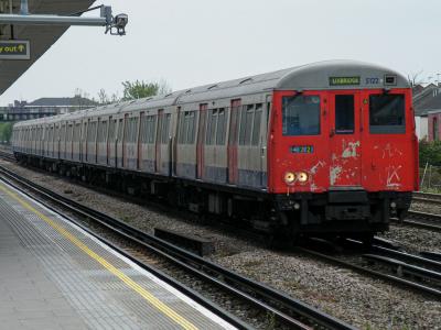 LU5122 at Dollis Hill. &copy; llamafish