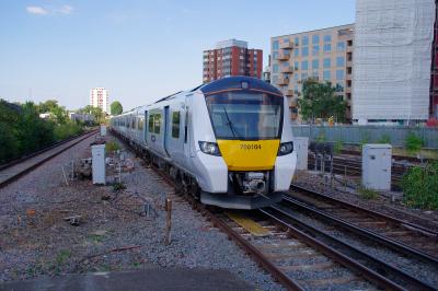 700104 at East Croydon. &copy; Shotts