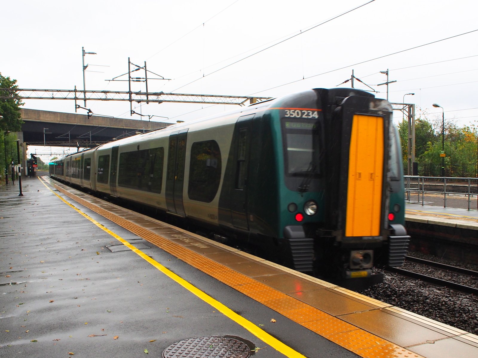 Photo of 350234 at Kings Langley — trainlogger