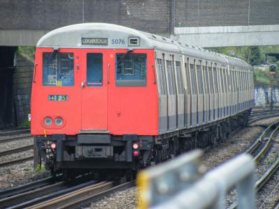 LU5076 at Dollis Hill. &copy; llamafish