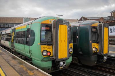 377459,387174 at Clapham Junction. &copy; Zain