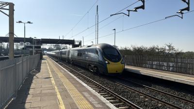 390127 at Cheddington. &copy; Luivery