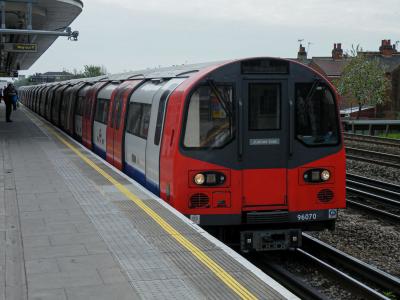 LU96070 at Dollis Hill. &copy; llamafish