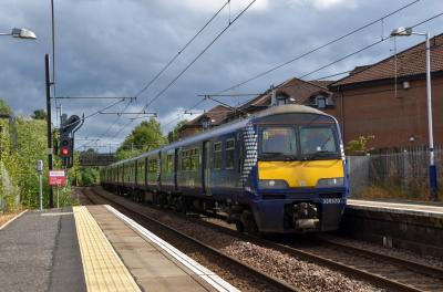 photo of 320320 at Whifflet