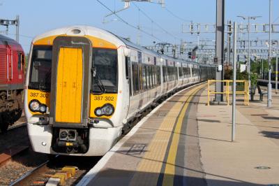 387302 at Didcot Parkway. © South Coast Trainspotter