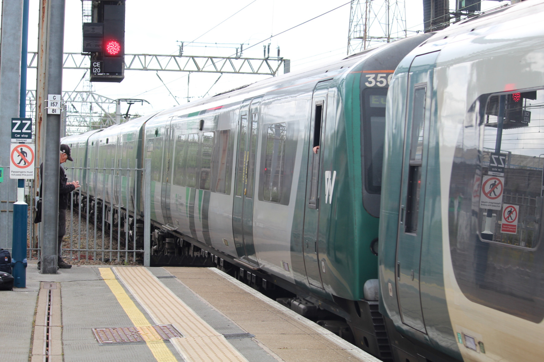Photo of 350402 at Crewe — trainlogger